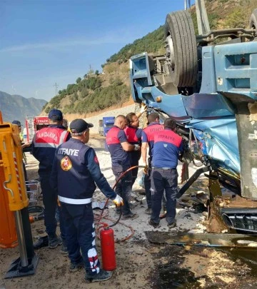 Yakıt tankeri devrildi: 2 kişi hayatını kaybetti