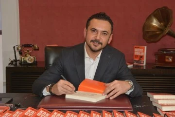 YAZAR KOÇYİĞİT'TEN İMZA GÜNÜ