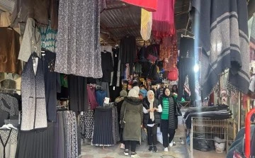 Yeni yıl yoğunluğu Çarşı Pazar yine ateş pahası