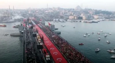 Yılın ilk gününde Gazze için binlerce kişi Galata Köprüsü’ne akın etti