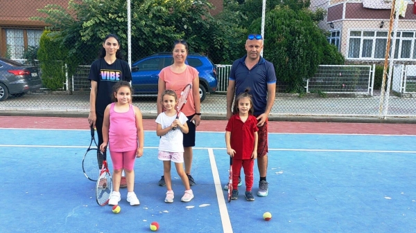 Yunusemre’de tenis kursları başladı
