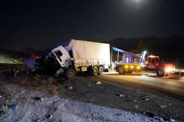 Zincirleme trafik kazası: 3 ölü, 4 yaralı